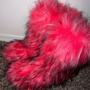 Fuzzy snowboots brand new